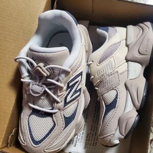 New balance 9060 lost the box worn once still in brand new condition